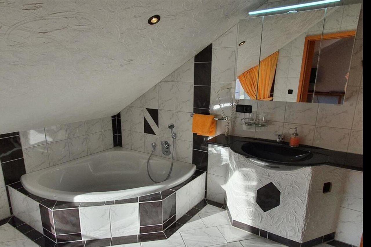 Hotel Ederseeblick Екстериор снимка